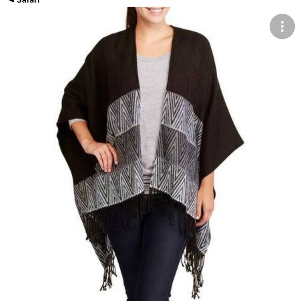 Woman Open Front Poncho OS Western Fringe Boho Gothic Black‎ Gray